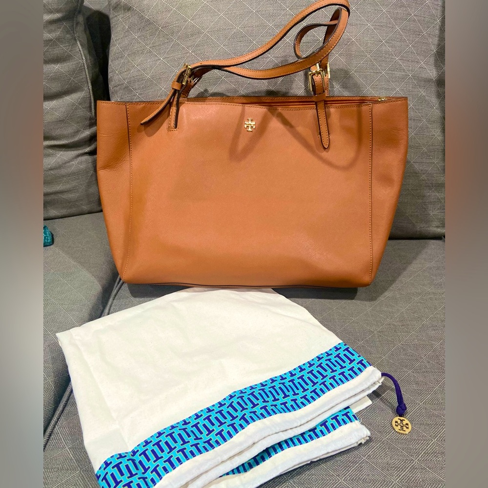 Tory Burch Saffiano Leather Tote and storage bag.